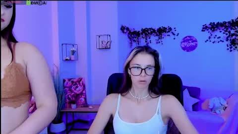 Your lovely Alexis online show from August 15, 1:15 pm