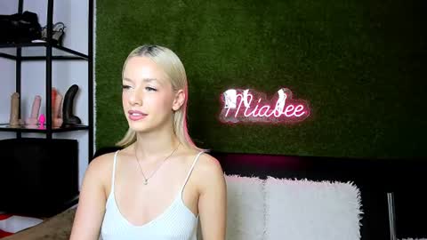 alexisbanx online show from July 14, 6:08 pm