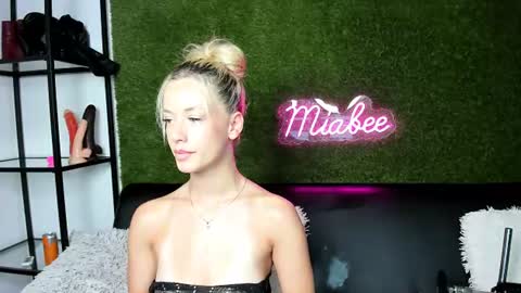 alexisbanx online show from August 8, 11:32 am