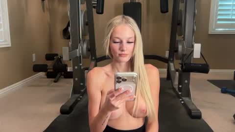 alexispaige06 online show from August 4, 9:23 pm