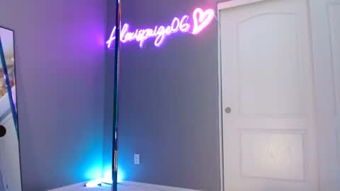 alexispaige06 online show from August 17, 10:04 pm