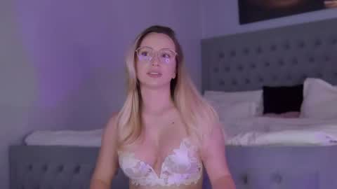 Alexis online show from July 18, 9:43 am