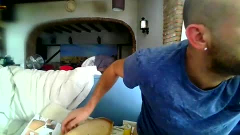 alfred152 online show from August 8, 9:09 am