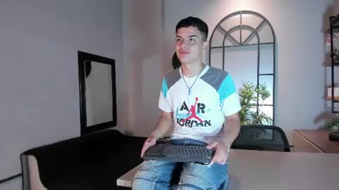 Alfred Vittar online show from August 13, 4:04 am