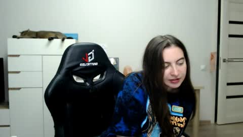 Alice online show from August 8, 6:52 pm