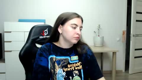 Alice online show from August 11, 4:53 pm