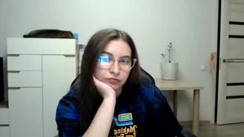 Alice online show from August 11, 9:39 pm