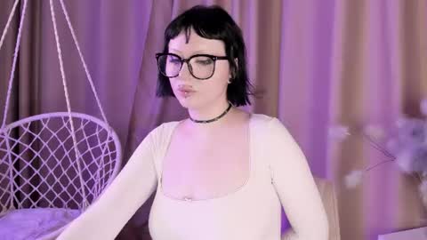 Alice Chained online show from August 10, 10:49 am