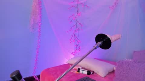 Mey online show from August 13, 3:59 pm