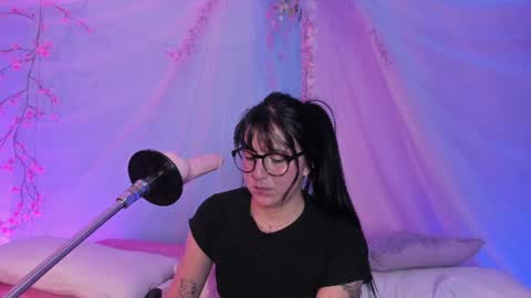 Mey online show from August 13, 6:11 pm