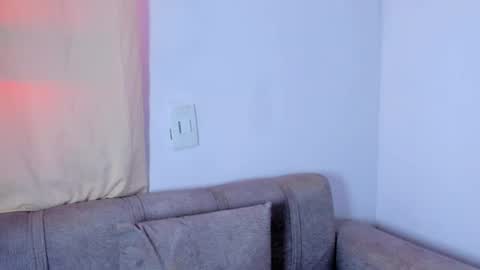 alice_jenner_ online show from August 2, 9:00 pm
