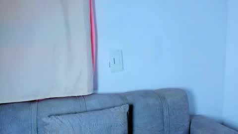 alice_jenner_ online show from August 12, 10:56 pm