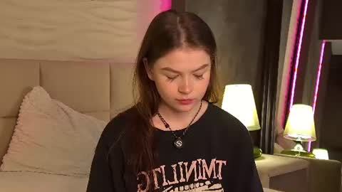 alice_night_ online show from August 7, 1:49 am