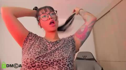 alice_rausing online show from August 21, 8:04 pm