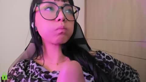 alice_rausing online show from August 25, 4:36 pm