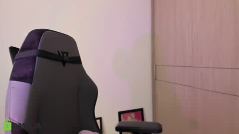 alice_rausing online show from September 8, 6:04 pm