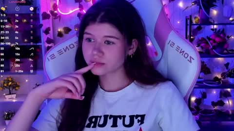 Alice online show from August 6, 11:15 pm