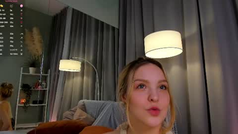 Alice  thumbs up if u like me online show from August 11, 6:43 pm