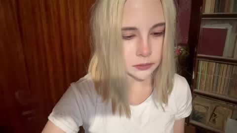 alice_wx online show from August 9, 6:20 pm