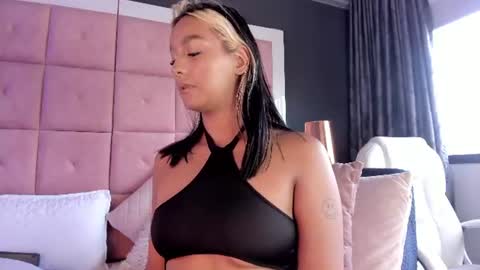 alicee_clark_ online show from August 7, 3:45 pm