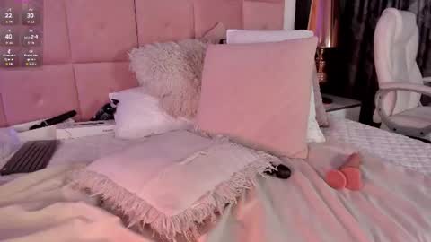 alicee_clark_ online show from August 11, 12:01 am