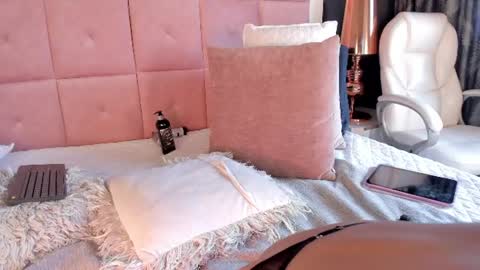 alicee_clark_ online show from August 13, 12:08 pm