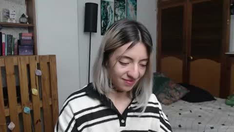 alicee_logan_ online show from July 23, 4:26 am
