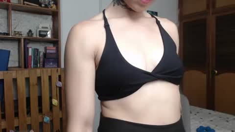 alicee_logan_ online show from August 3, 11:45 pm
