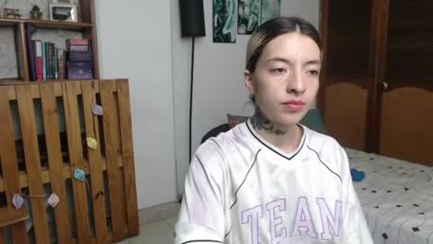 alicee_logan_ online show from August 4, 3:14 am