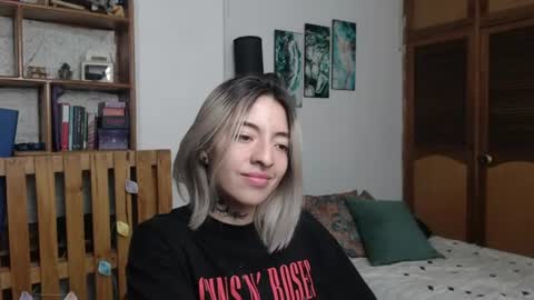 alicee_logan_ online show from August 5, 11:25 pm