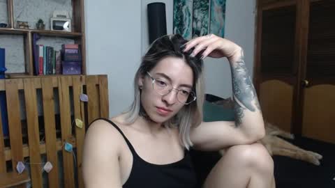 alicee_logan_ online show from August 11, 1:18 am
