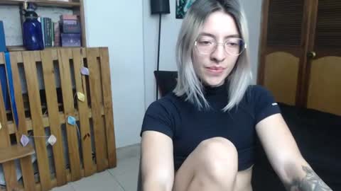 alicee_logan_ online show from August 13, 1:41 am