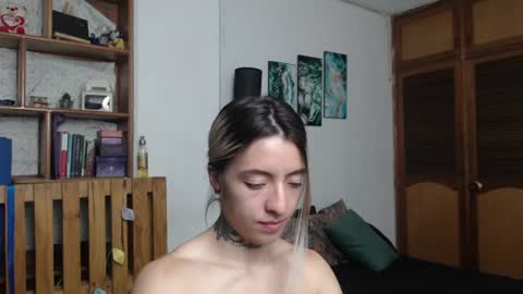 alicee_logan_ online show from August 14, 3:43 am