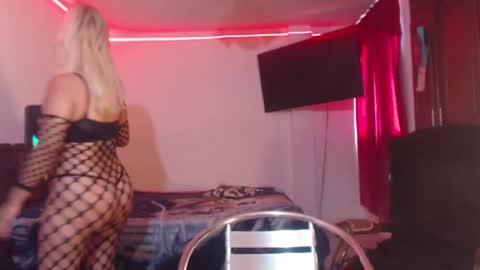 aliceesmiths online show from August 8, 12:16 pm