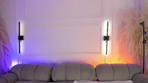 alicehanz_ online show from August 12, 4:37 am