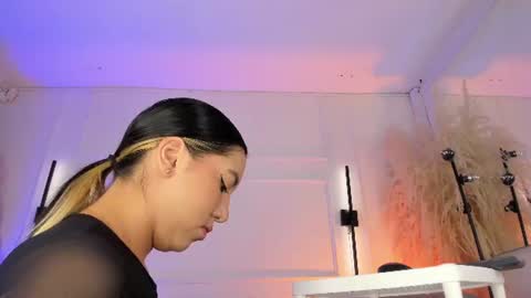 alicehanz_ online show from August 16, 4:38 am