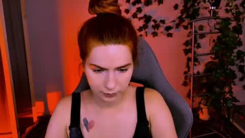 aliceinredsquare_ online show from August 6, 6:34 am