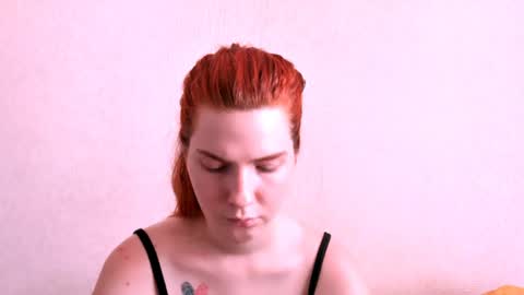 aliceinredsquare_ online show from August 8, 10:59 am