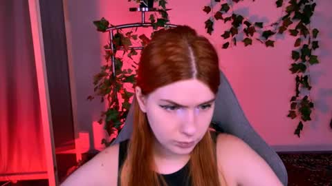 aliceinredsquare_ online show from August 11, 5:09 am
