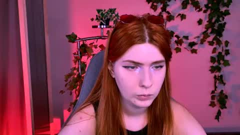 aliceinredsquare_ online show from August 11, 11:45 am