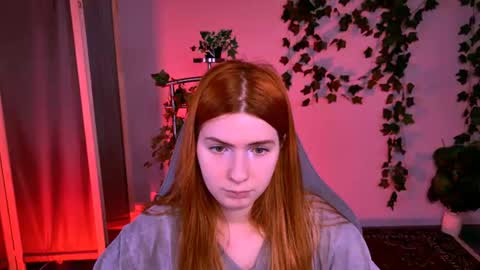 aliceinredsquare_ online show from August 12, 7:33 am