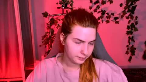 aliceinredsquare_ online show from August 13, 7:22 am