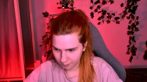 aliceinredsquare_ online show from August 13, 8:28 am