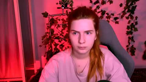 aliceinredsquare_ online show from August 13, 10:51 am