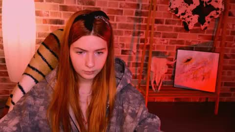 aliceinredsquare_ online show from August 14, 7:34 am