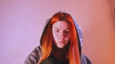 aliceinredsquare_ online show from August 15, 5:22 am