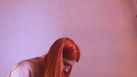 aliceinredsquare_ online show from August 15, 8:40 am