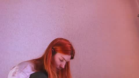 aliceinredsquare_ online show from August 15, 9:46 am