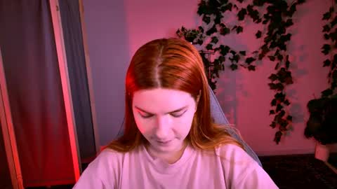 aliceinredsquare_ online show from August 18, 5:13 am