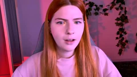 aliceinredsquare_ online show from August 18, 6:19 am